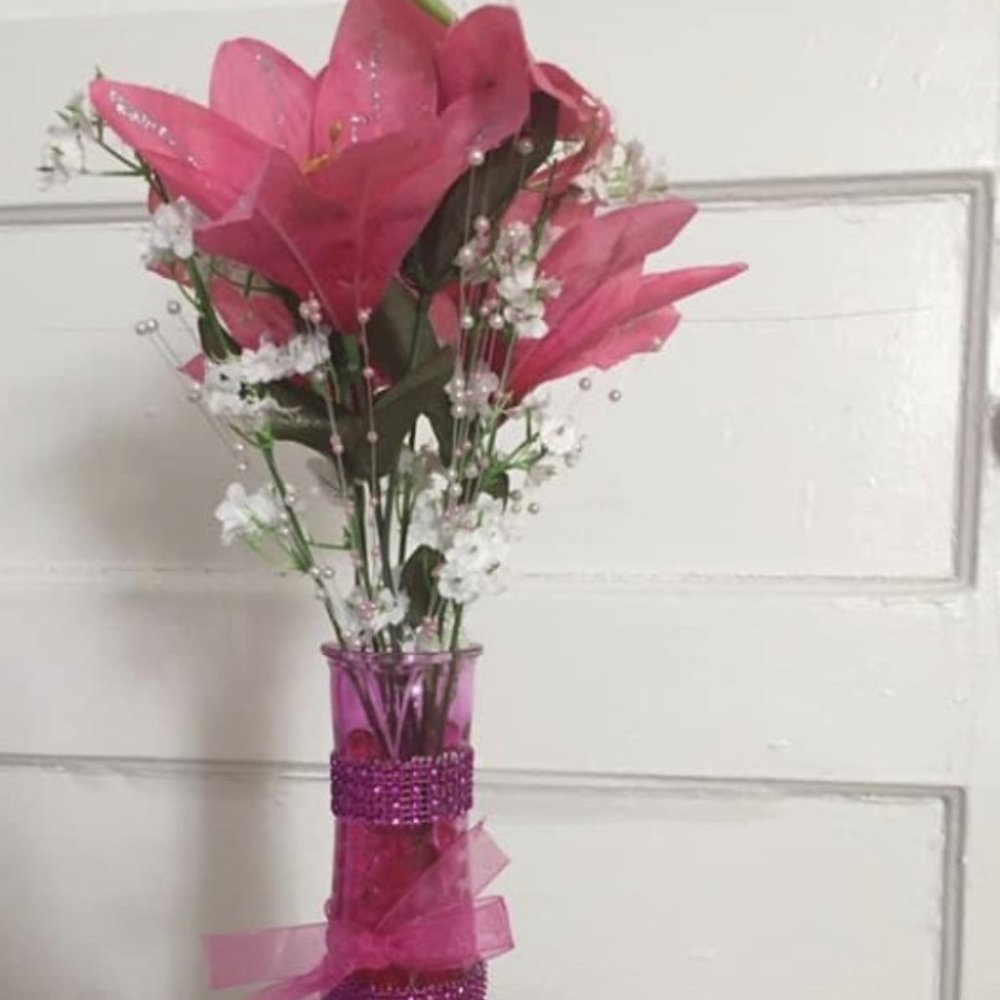 Heavenlee-Scent, pretty pink flowery vase